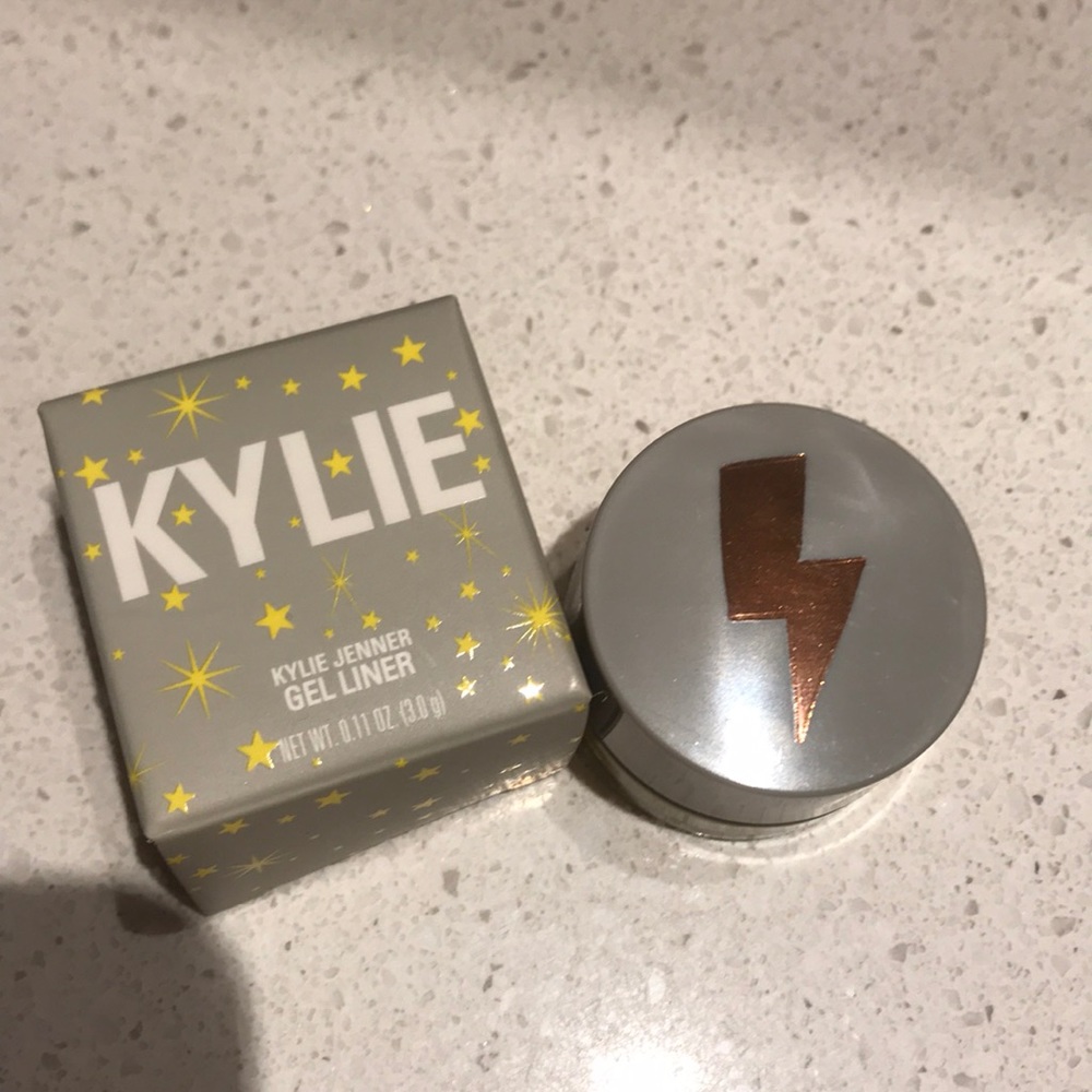 Kylie Cosmetics Gel Liner in yellow